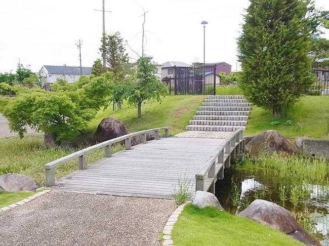 涸れ水路橋
