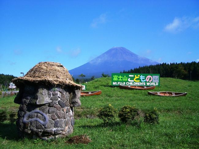 富士山こどもの国　街　夏のろっくん