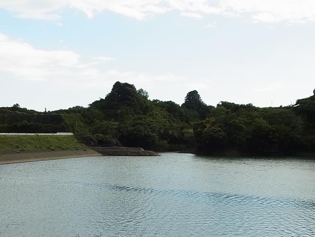 七曲池　池・道路