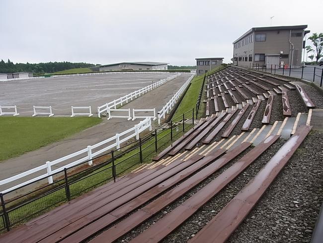 御殿場市馬術・スポーツセンター　第1競技場観覧席
