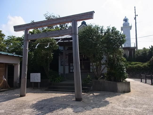 どんつく神社と灯台