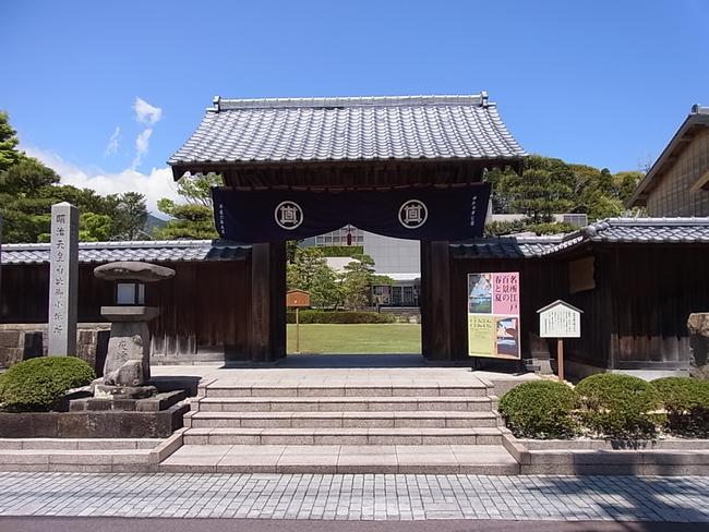 正門