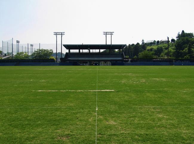 藤枝市民グラウンド　サッカー場　メインスタンド側