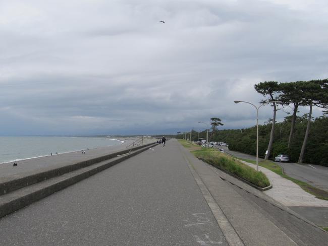 千本浜海岸　歩道から富士方面