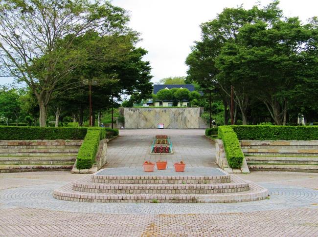 中央公園　お祭り広場・明星の泉