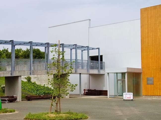 西側スロープ