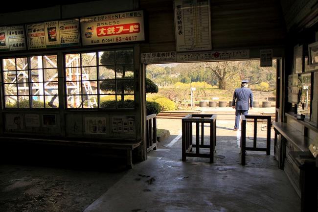 駅舎線路側