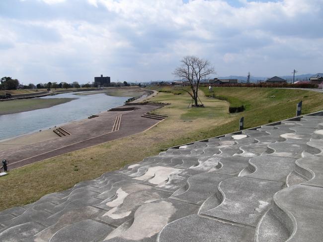 河口の公園