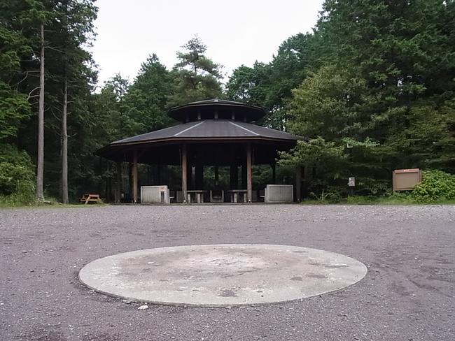 キャンプ場　野外炊飯棟