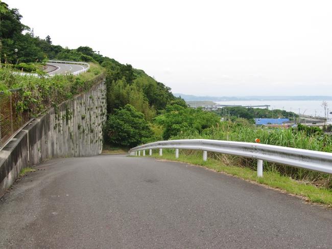 海の見える坂道（市道7052号） 下り坂