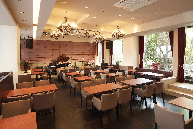 GARDEN CAFE LIFE TIME　店内