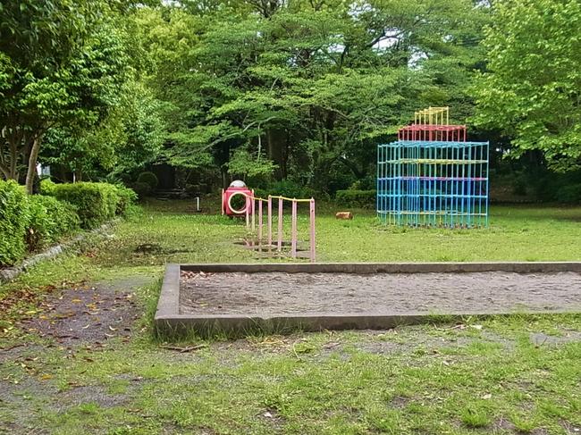 遊具・砂場