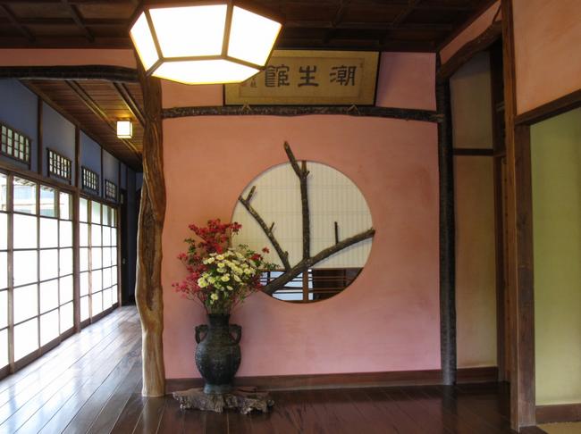 潮生館玄関
