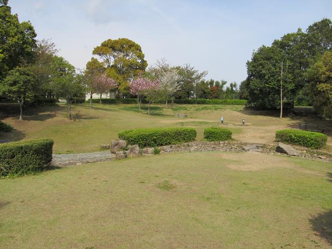 かぶと塚公園　芝生広場