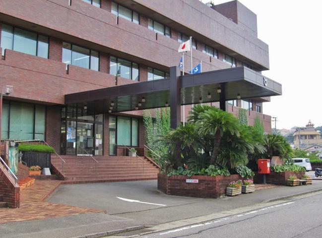 東伊豆町役場　正面玄関