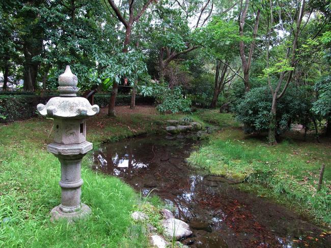 水路(池)・灯篭