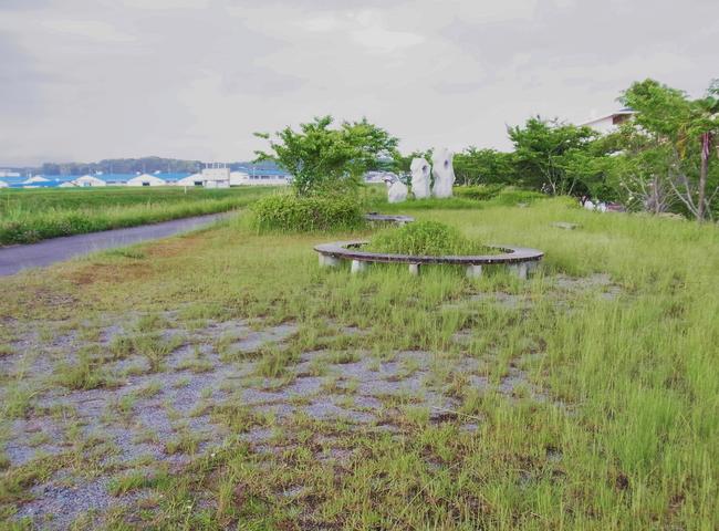 ベンチ