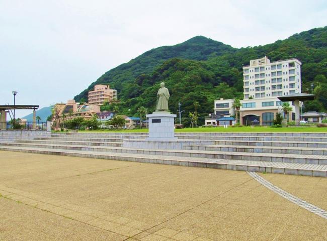 龍馬志の像