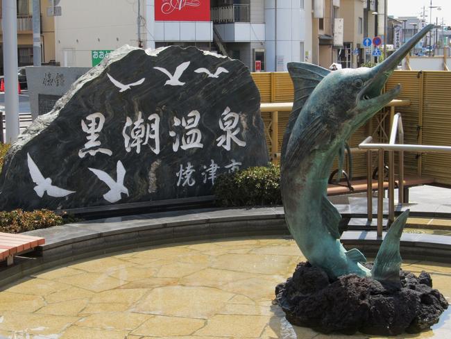 JR焼津駅前足湯　オブジェ　