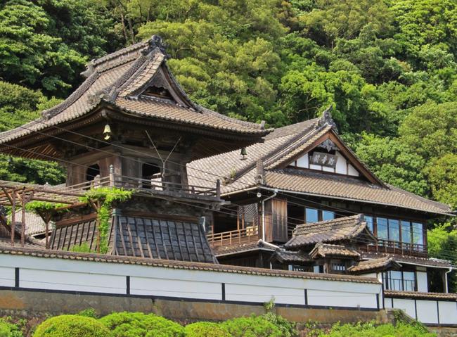 鐘楼と潮音閣