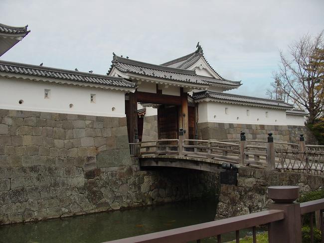 東御門・巽櫓外観