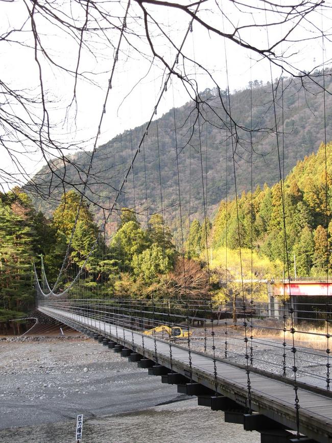 両国の吊橋 上流側