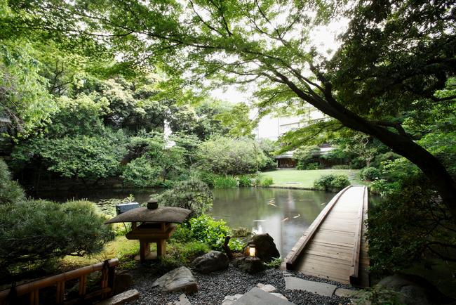 浮月楼　橋より庭園