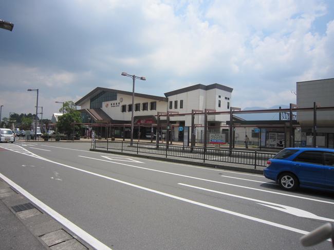 西から