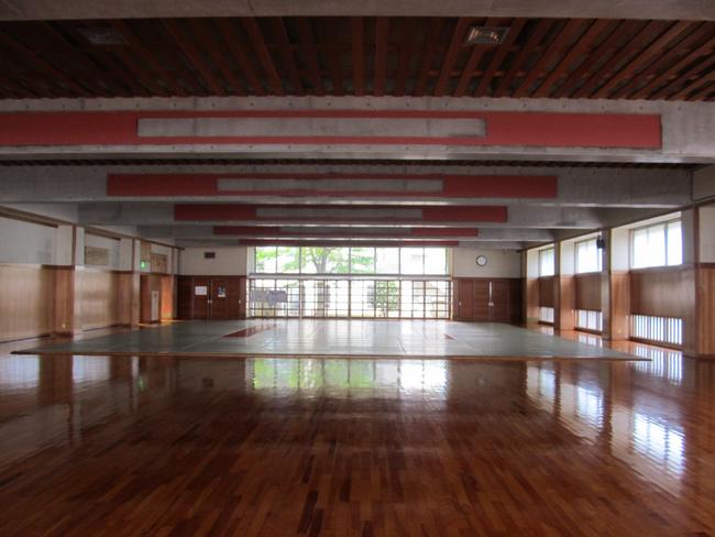 道場　床