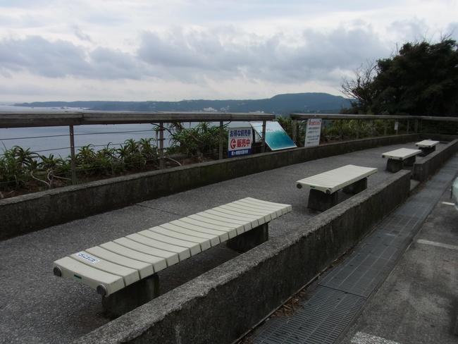 展望台ベンチ