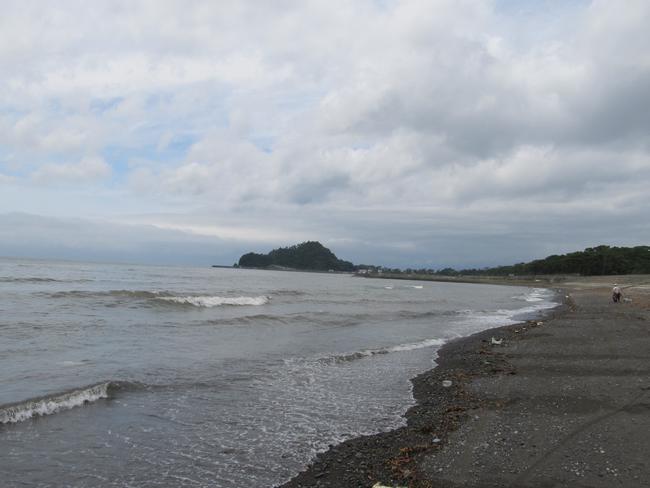 海岸波際