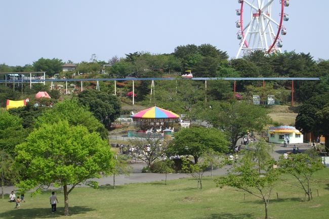 プレイゾーンと芝生広場