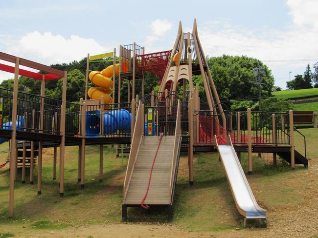 豊沢の丘公園　大型複合遊具