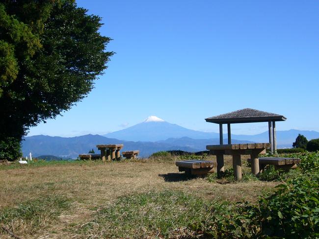 山頂より　東屋・富士山