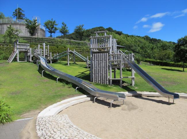 木製遊具・滑り台