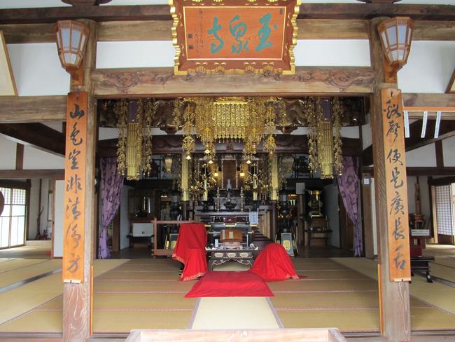 本堂内部
