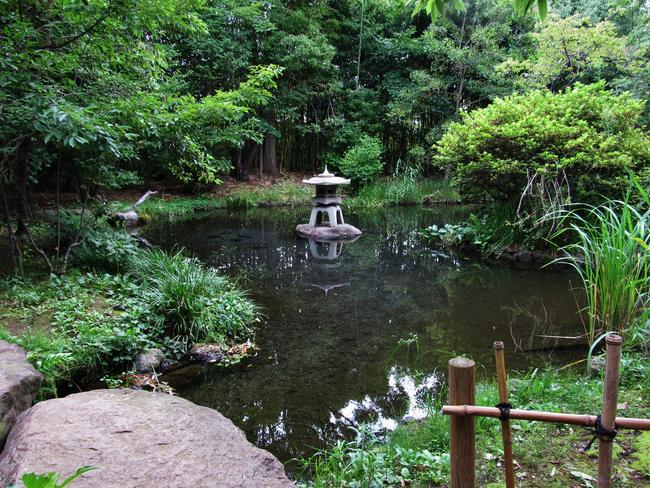 水路(池)・灯篭