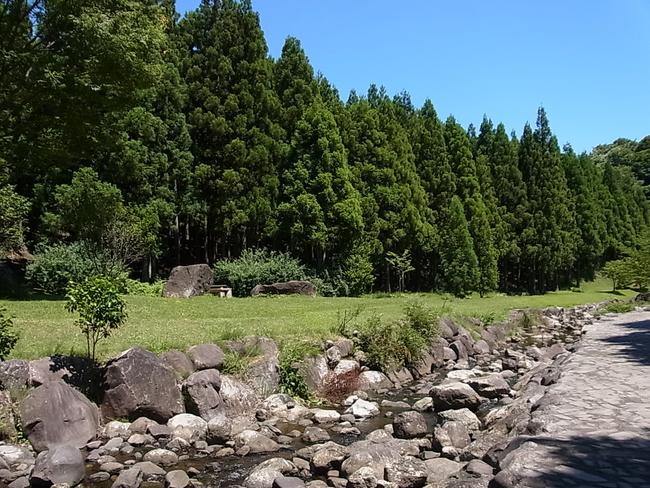 小川